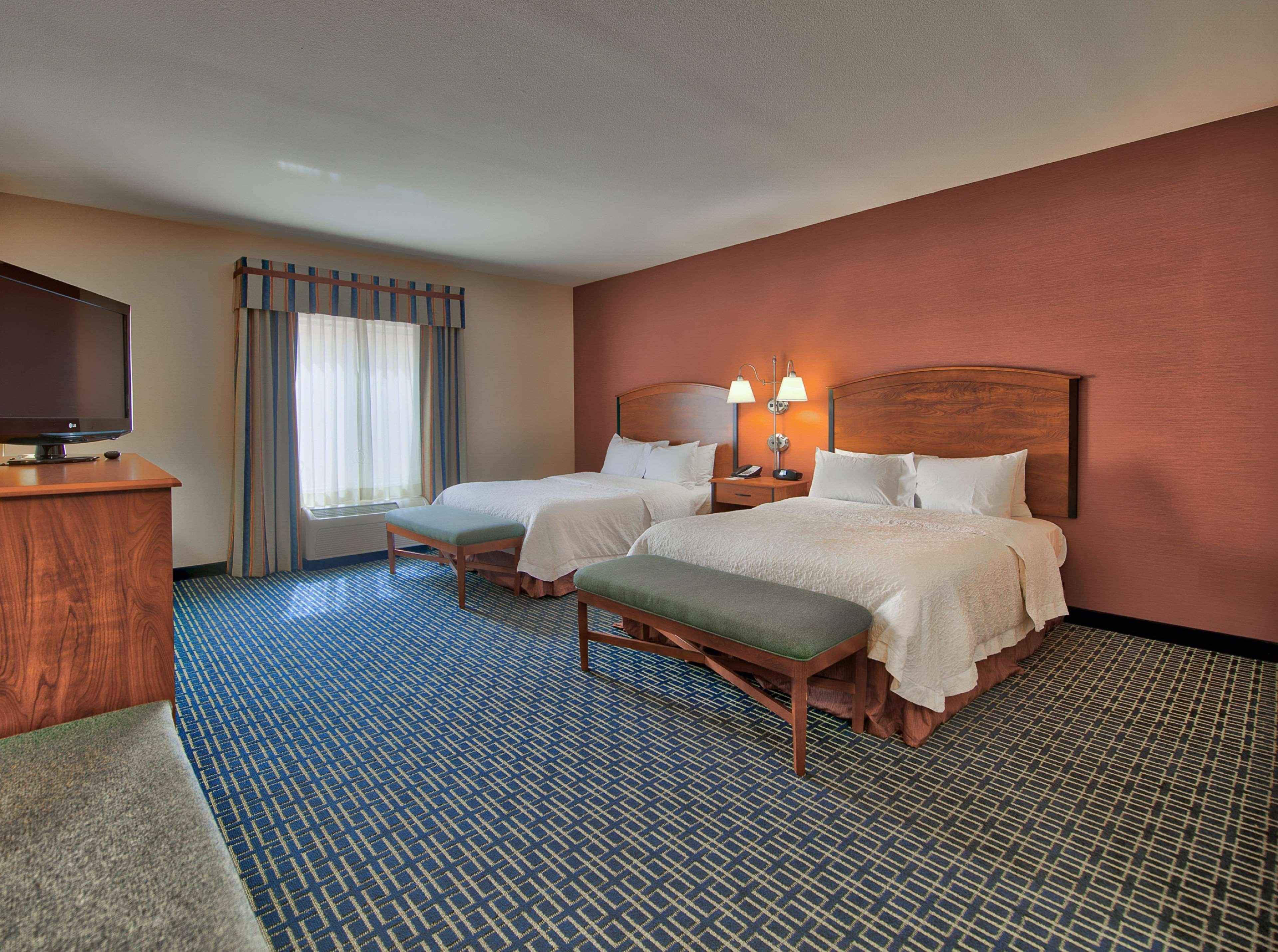 Hampton Inn & Suites Ridgecrest Bagian luar foto