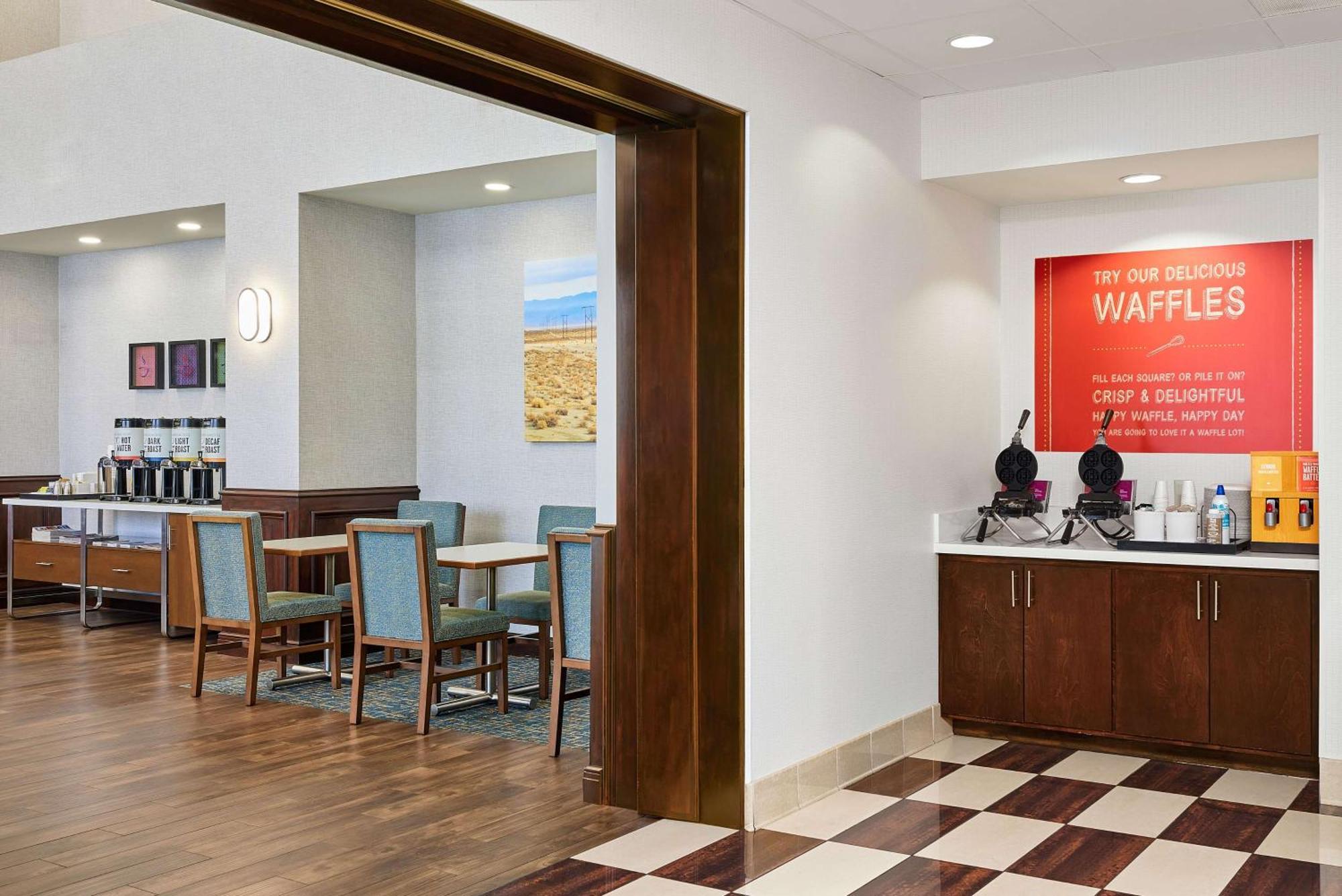 Hampton Inn & Suites Ridgecrest Bagian luar foto